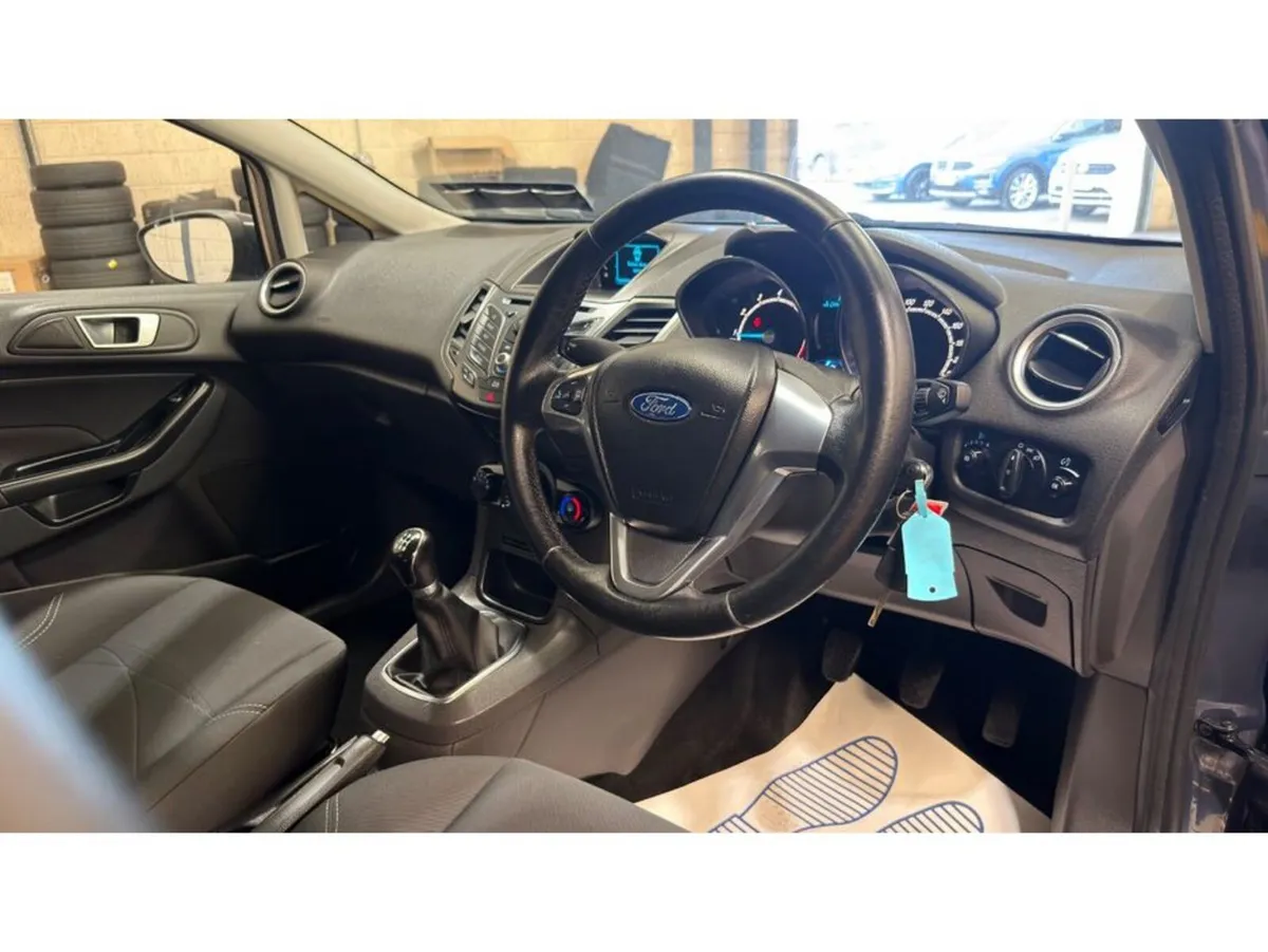 Ford Fiesta MCA ZETEC 1.25 60PS M5 4DR 5DR - Image 5