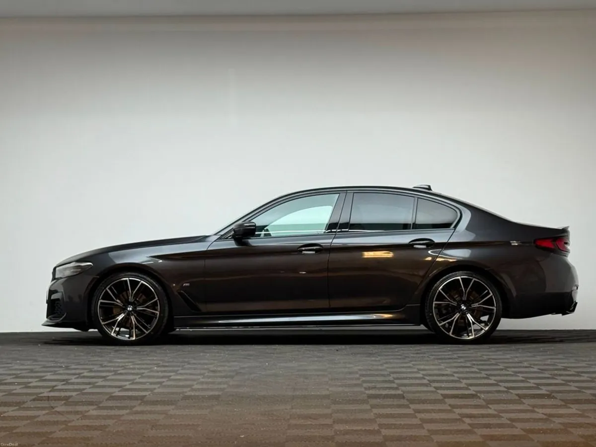 BMW 5-Series 520D M SPORT - Image 4