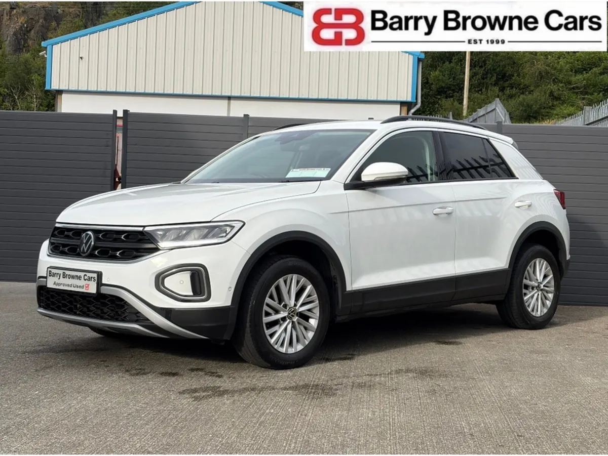 Volkswagen T-Roc LIFE TSI - Image 2