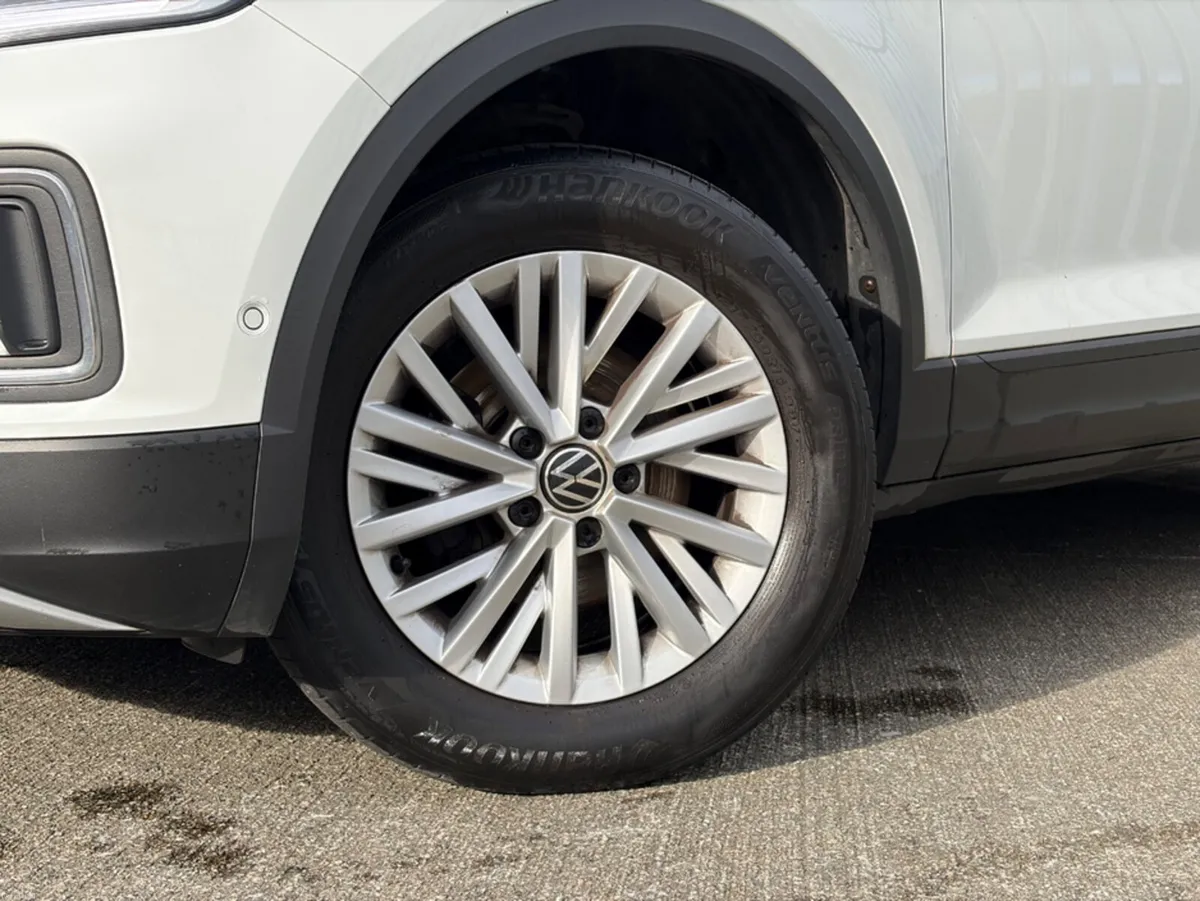Volkswagen T-Roc LIFE TSI - Image 4