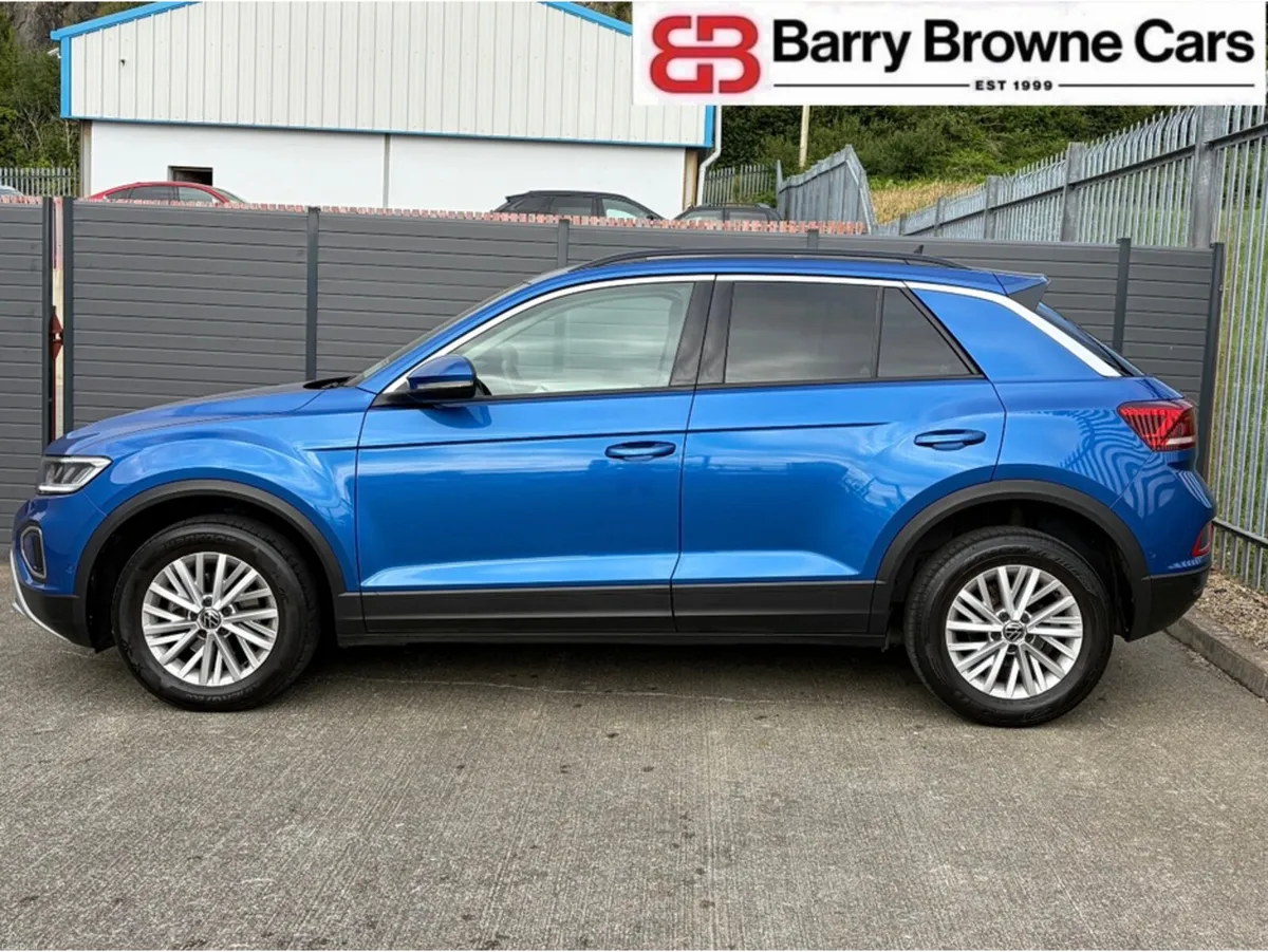 Volkswagen T-Roc LIFE TSI - Image 4