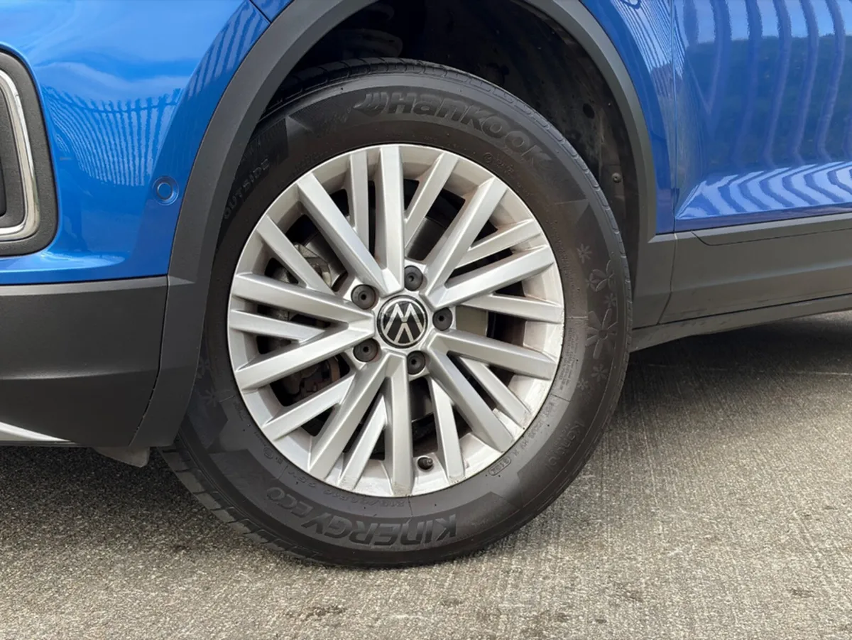 Volkswagen T-Roc LIFE TSI - Image 5