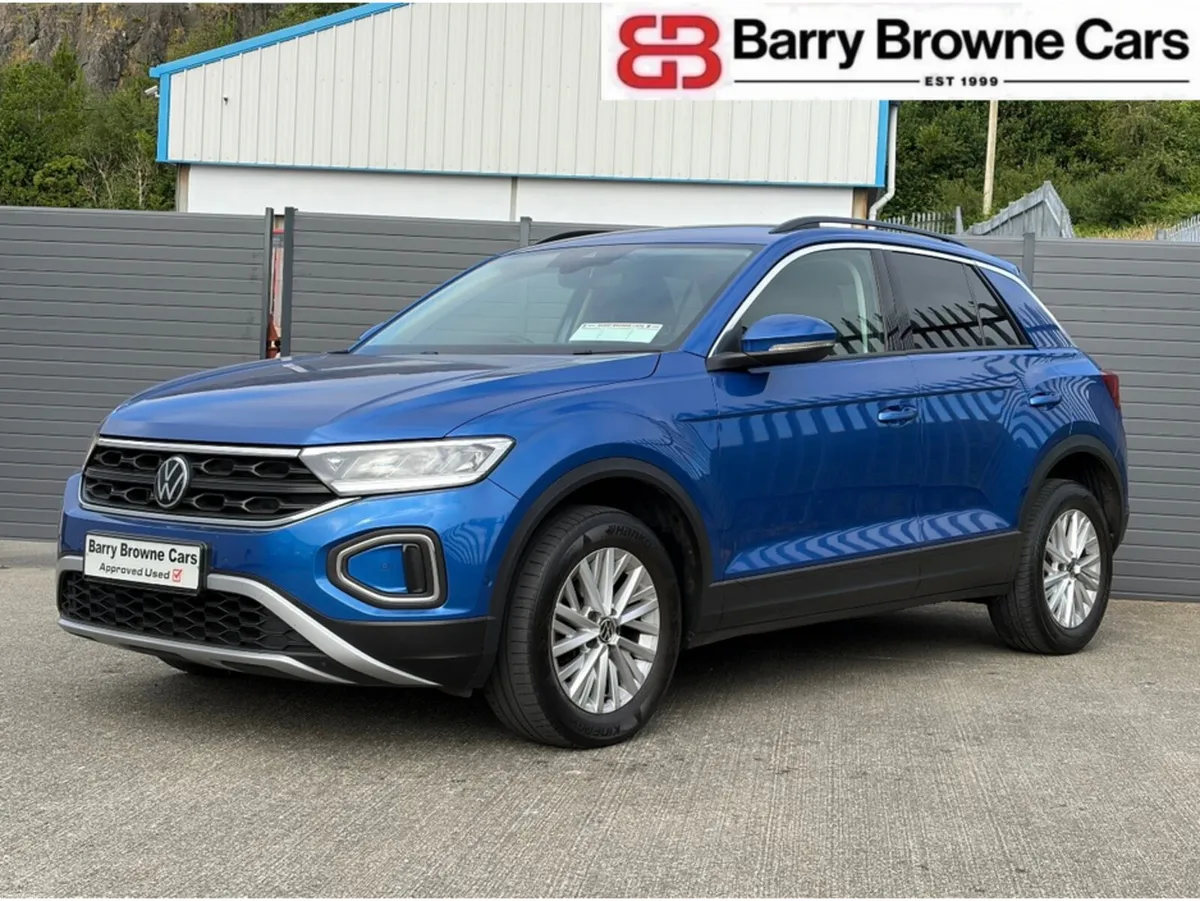 Volkswagen T-Roc LIFE TSI - Image 2