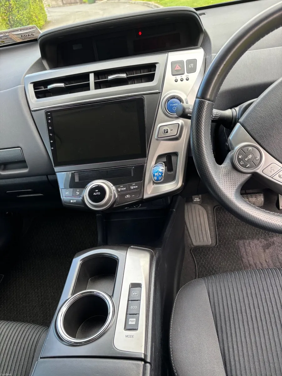 Toyota Prius 2015 - Image 2