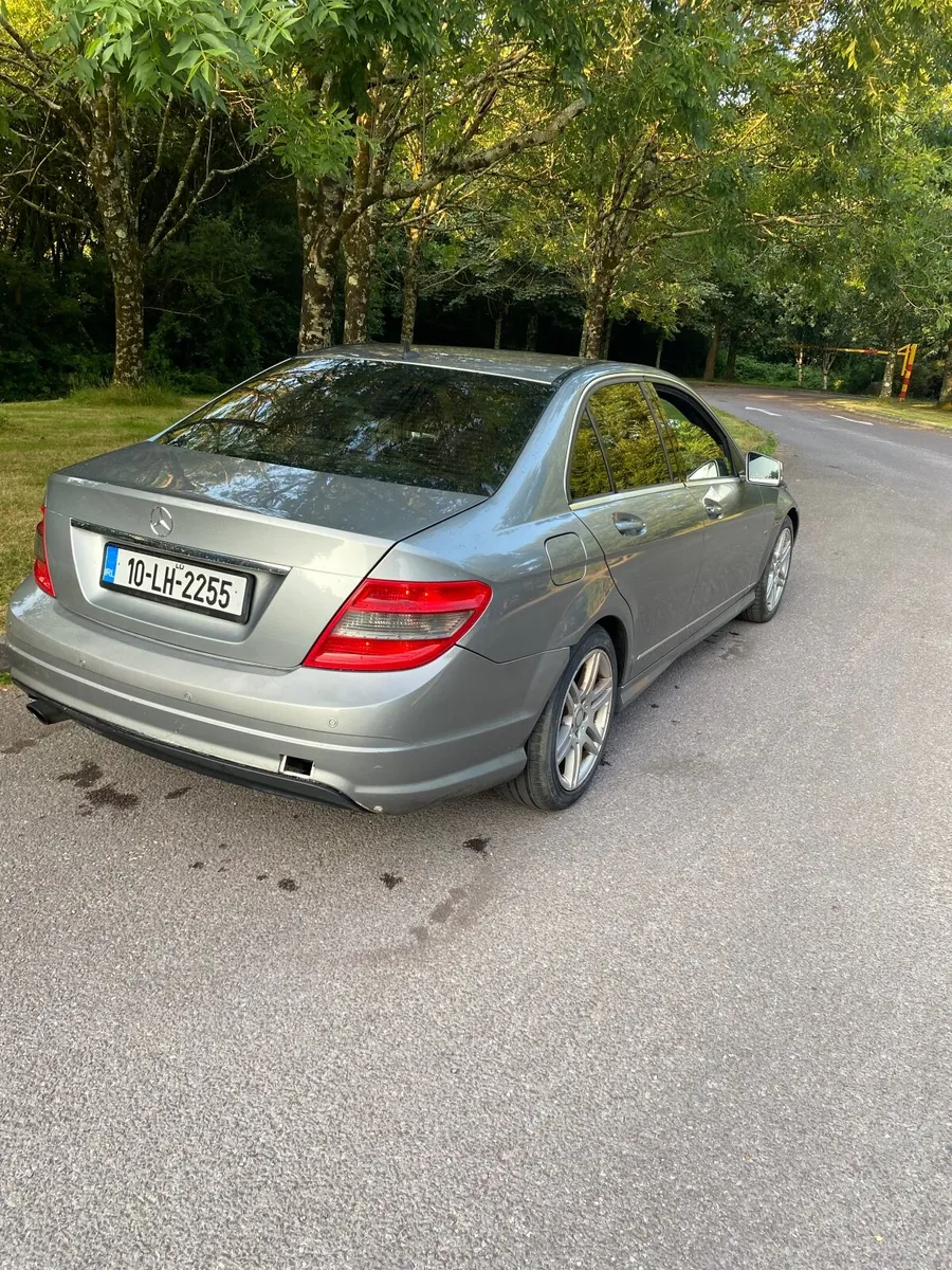 Mercedes-Benz C-Class 2010 - Image 6