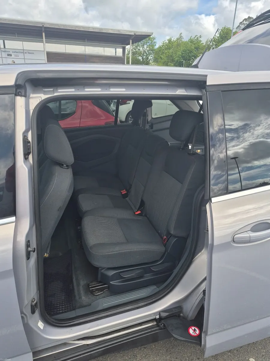 Ford Grand C-Max 2011 - Image 2