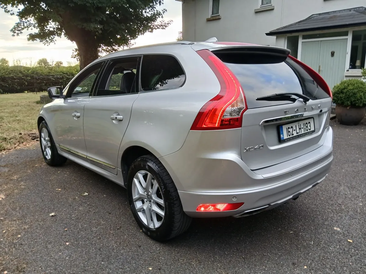 Volvo XC60 D5 Automatic - Image 4