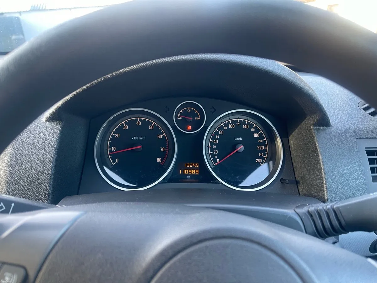 2007 Opel Astra Club 1.4 Petrol – 111,000 km - Image 5