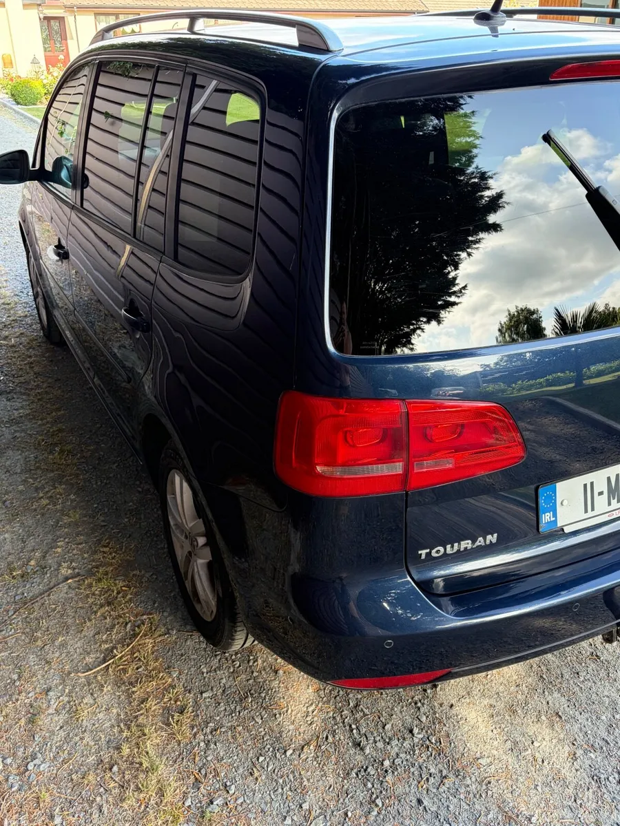 Volkswagen Touran 2011 - Image 3