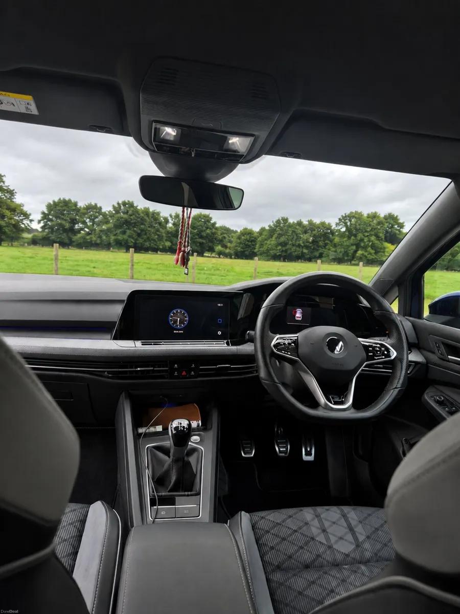 VW R-Line Golf 2.0L 150BHP Manual - Image 2