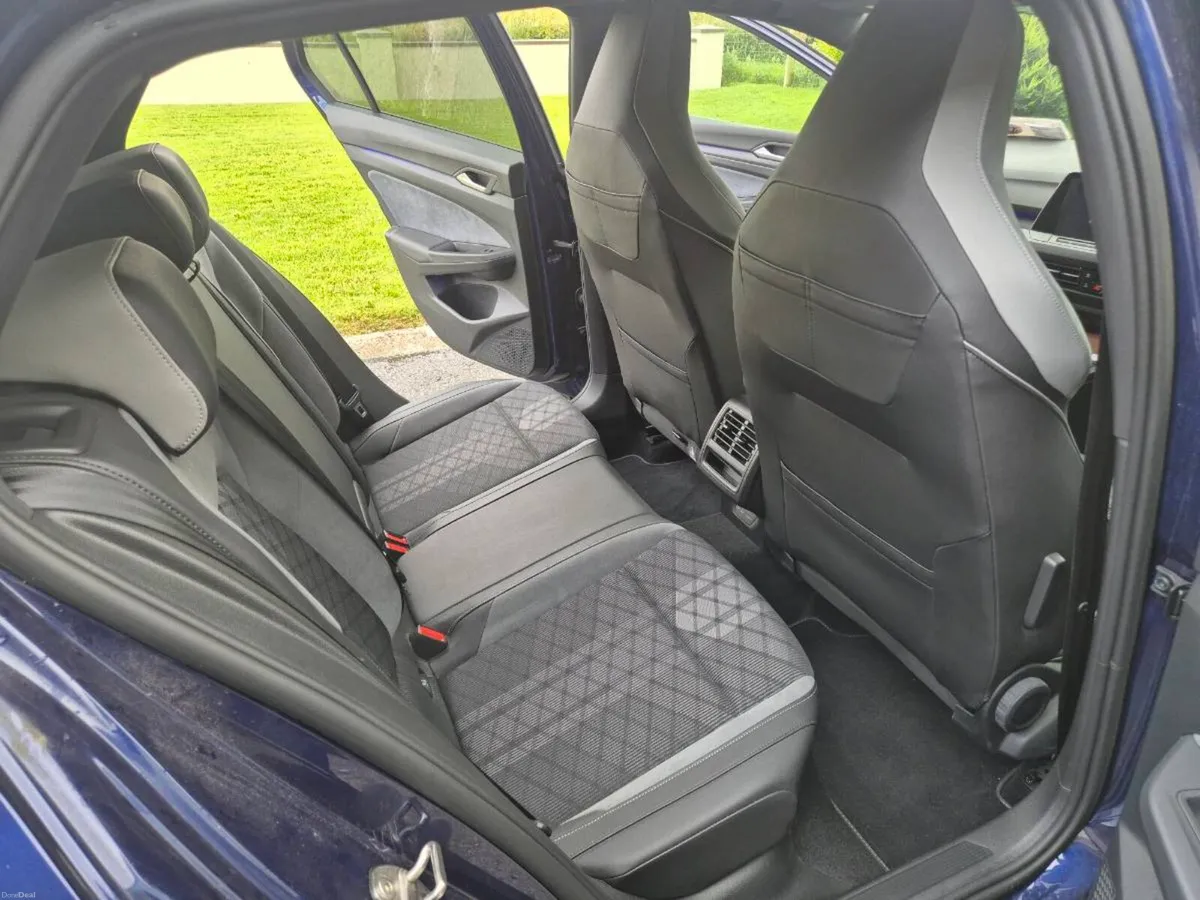 VW R-Line Golf 2.0L 150BHP Manual - Image 5