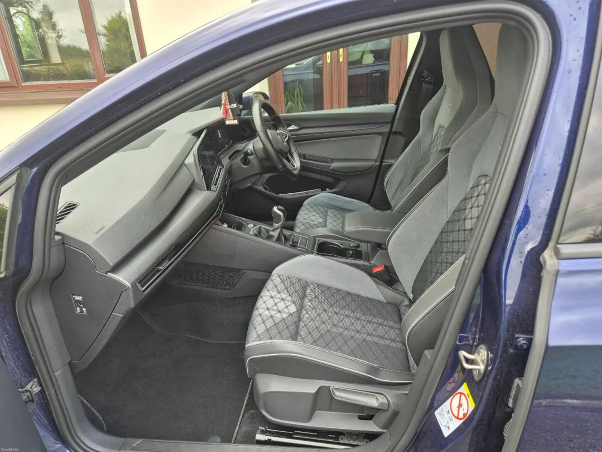 VW R-Line Golf 2.0L 150BHP Manual - Image 6