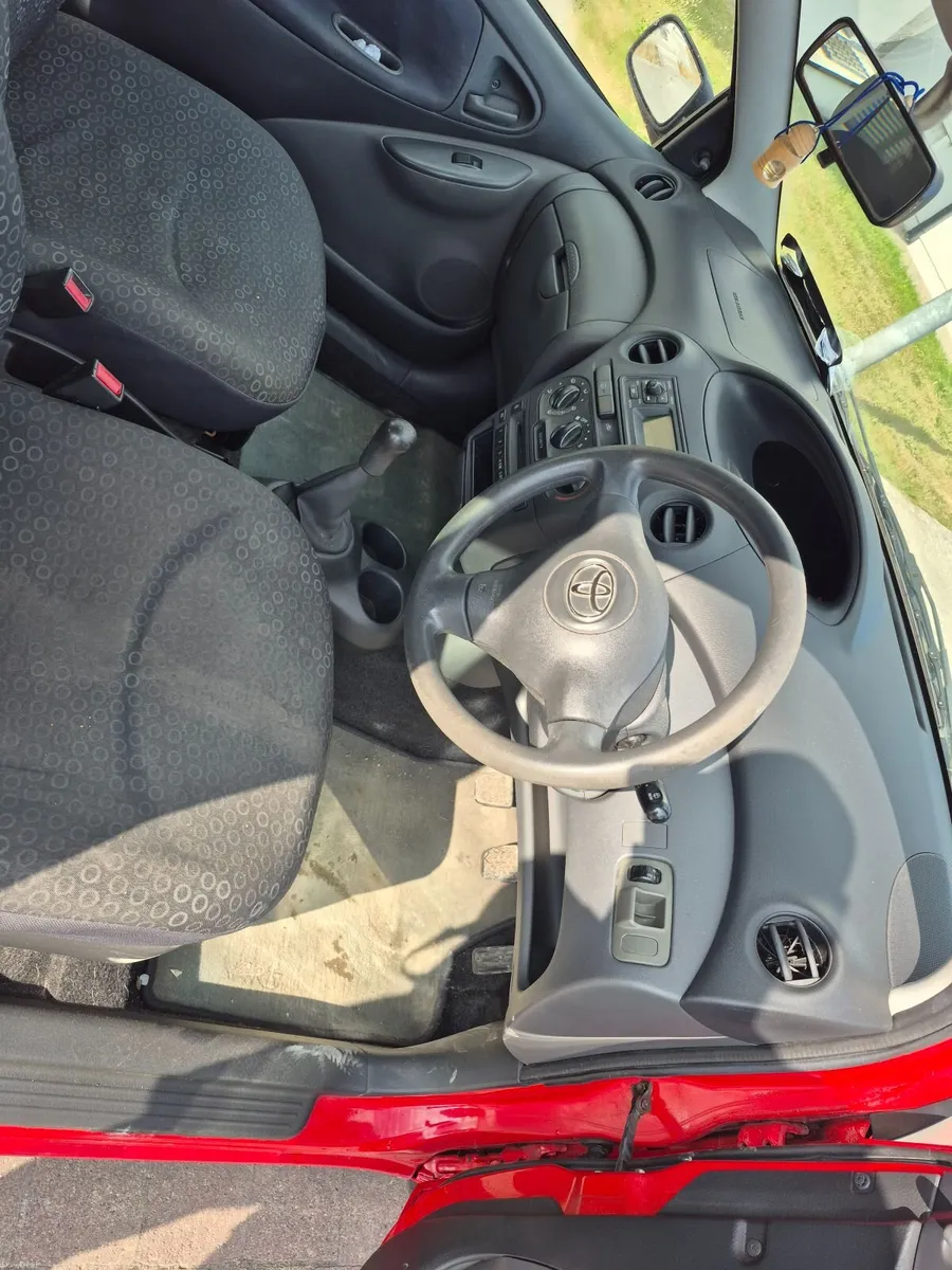 Toyota Yaris 2004 - Image 1