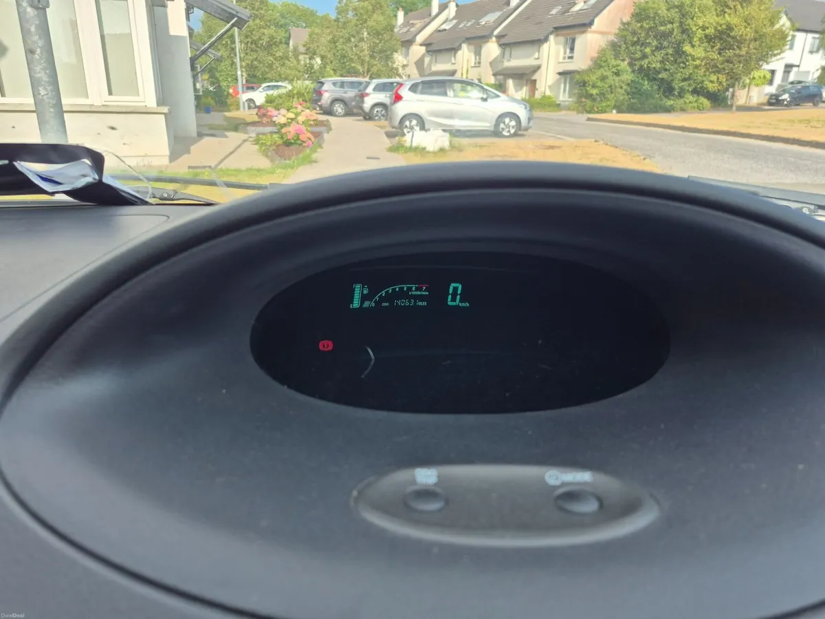 Toyota Yaris 2004 - Image 2