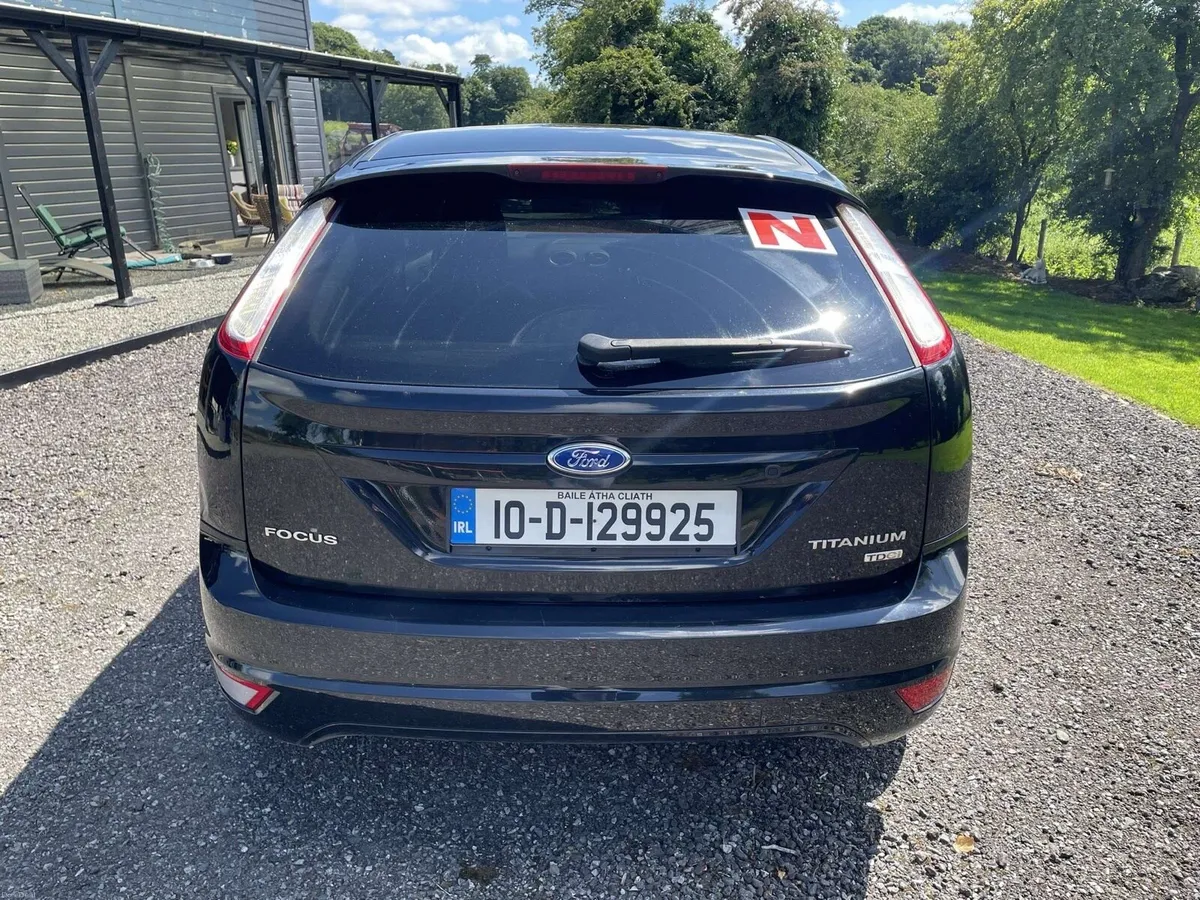 2010 Ford Focus Titanium - Image 3