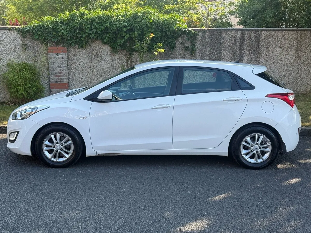 131 Hyundai Deluxe i30 NEW NCT 07/27 - Image 2