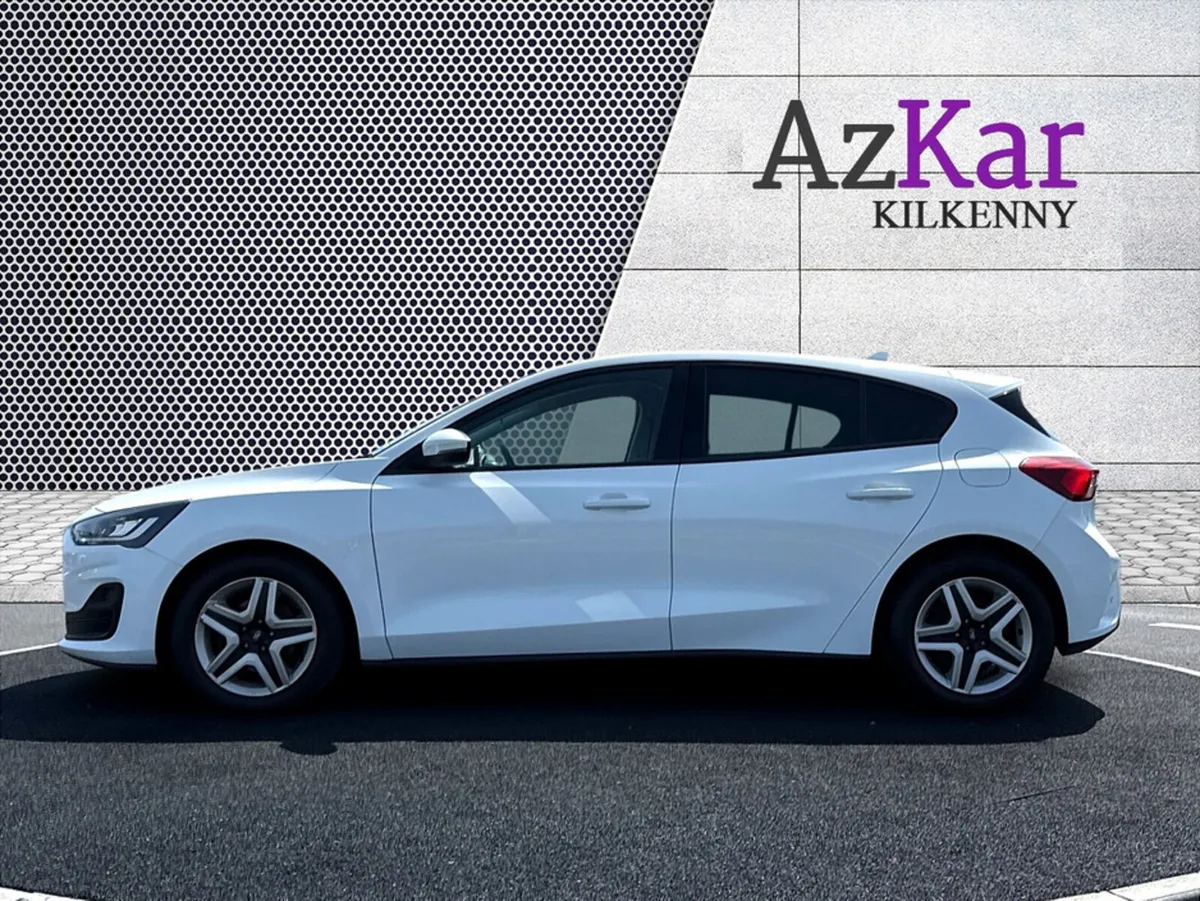 Ford Focus 2022 CONNECTED PETROL HATCHBACK 125BHP - Image 5