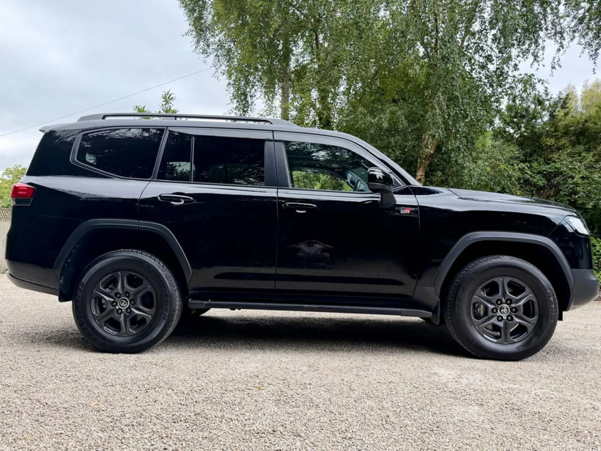 Toyota Land Cruiser 3.3 GR SPORT TWIN TURBO COMMER - Image 3