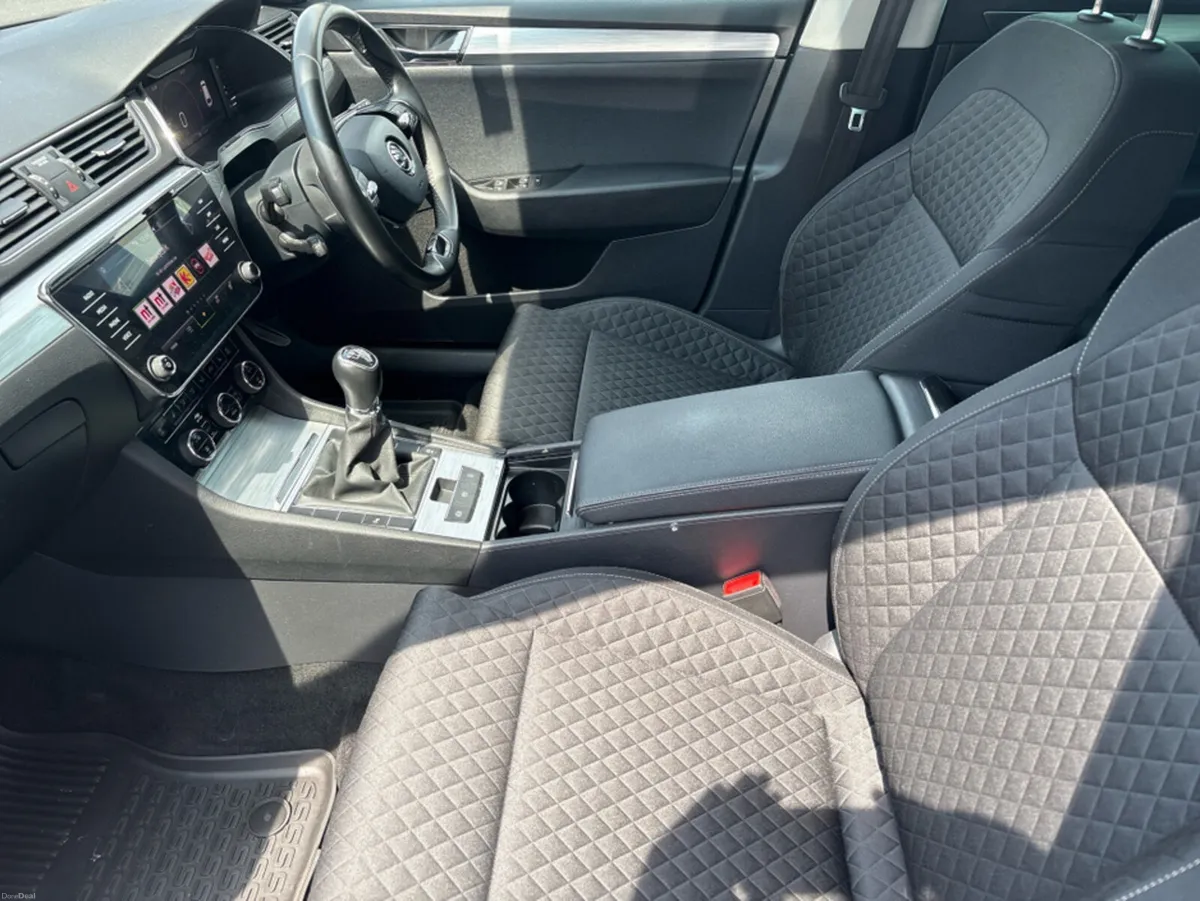 Skoda Superb COMBI AMBITION 2.0 TDI 150HP 5DR - Image 2