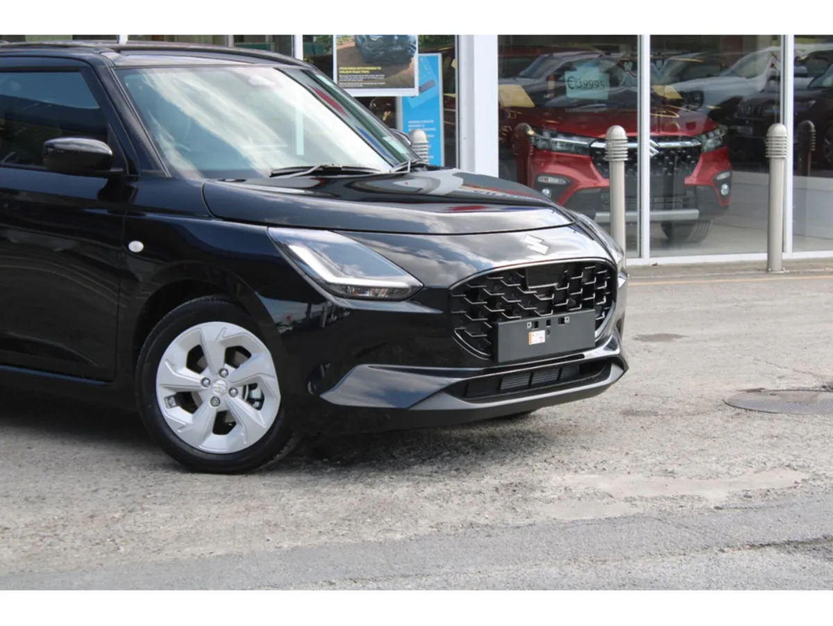 Suzuki Swift 1.2 hybrid motion + 0% Finance & 10 y - Image 2