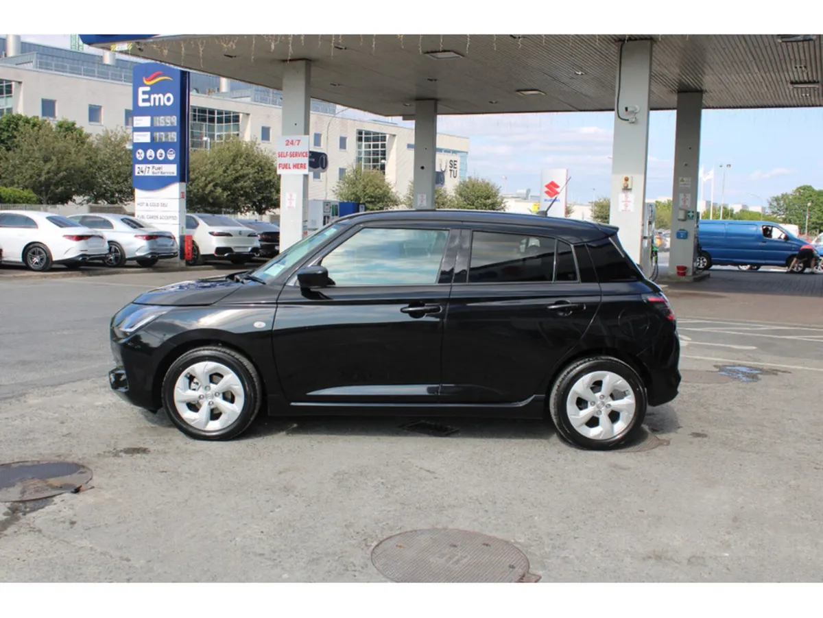 Suzuki Swift 1.2 hybrid motion + 0% Finance & 10 y - Image 5