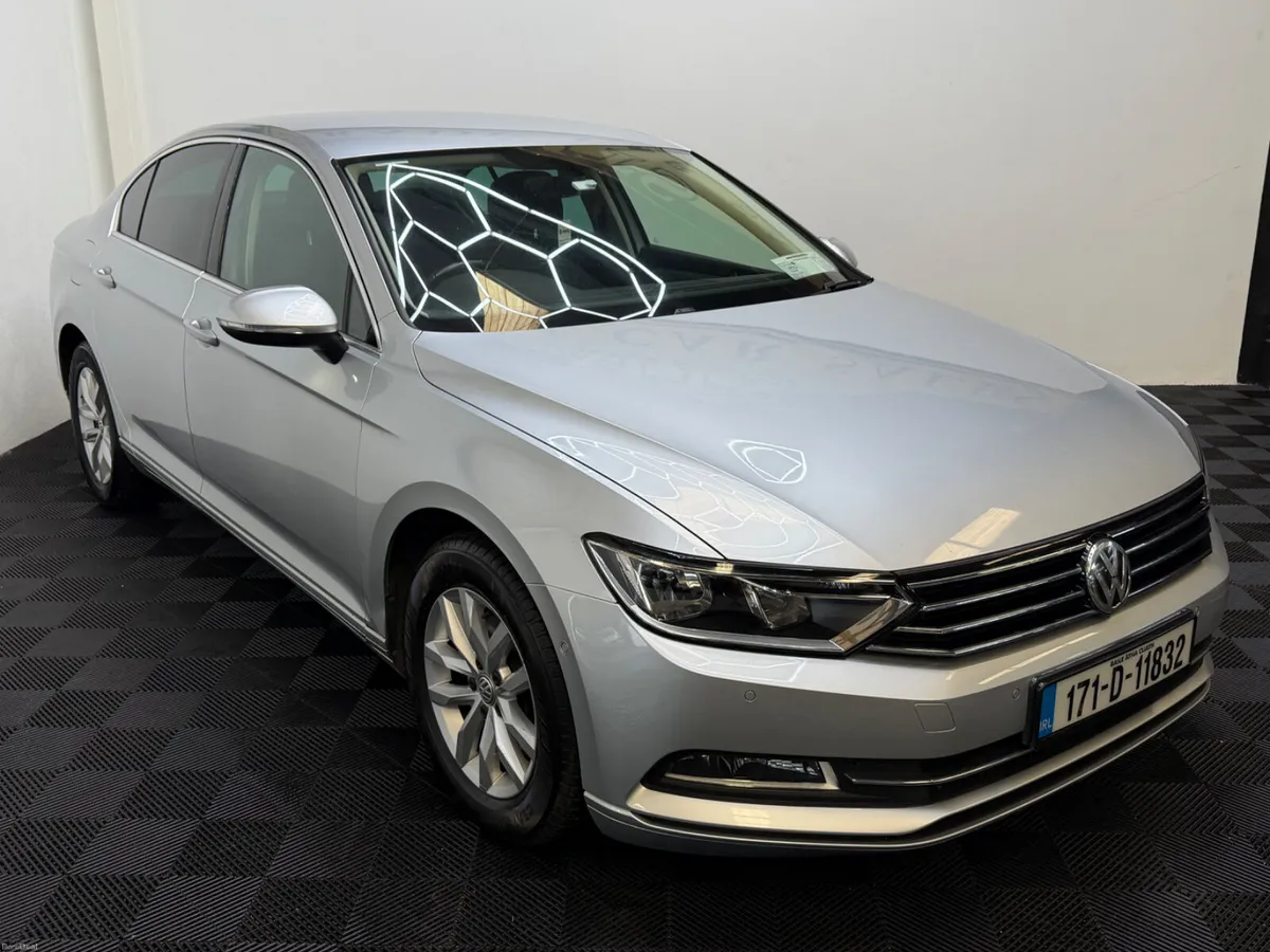 2017 Volkswagen Passat  1.6 TDI Comfortline LOW KM - Image 2