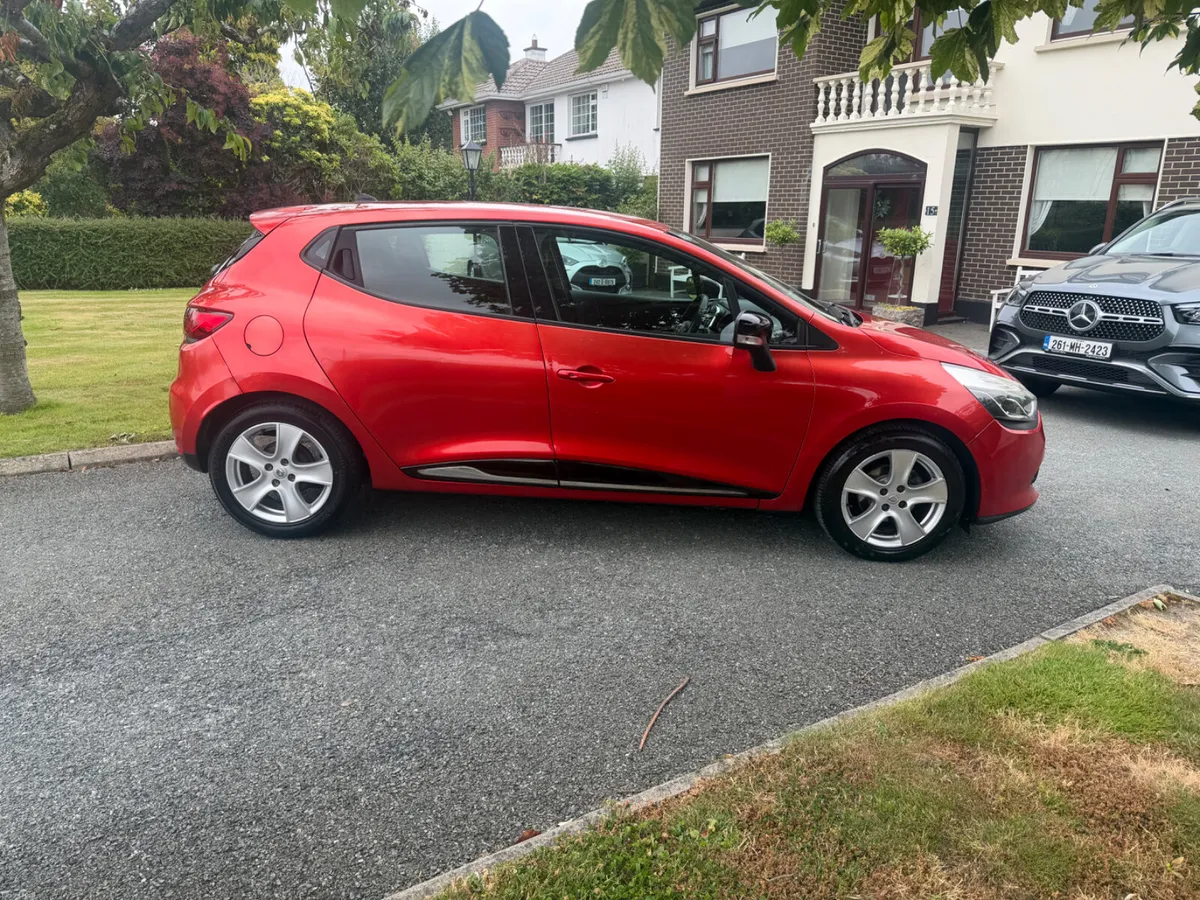 2014 Renault Clio LOW KILOMETRES - Image 4