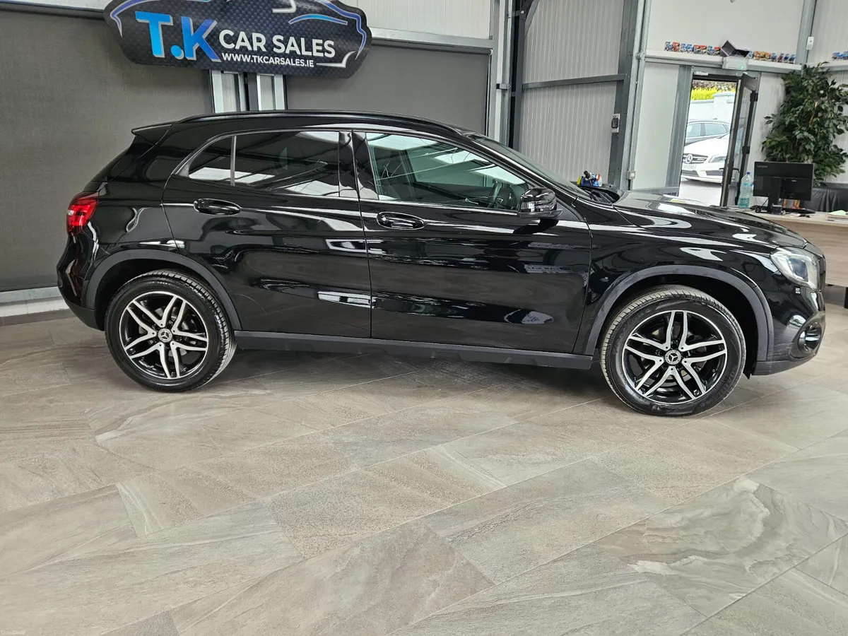 19 MERCEDES-BENZ GLA URBAN PETROL - Image 2