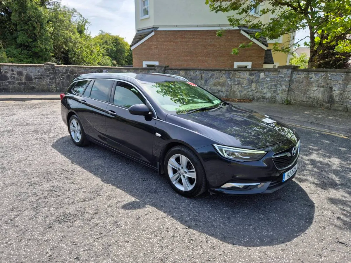 2018 OPEL INSIGNIA (AUTOMATIC) - Image 1