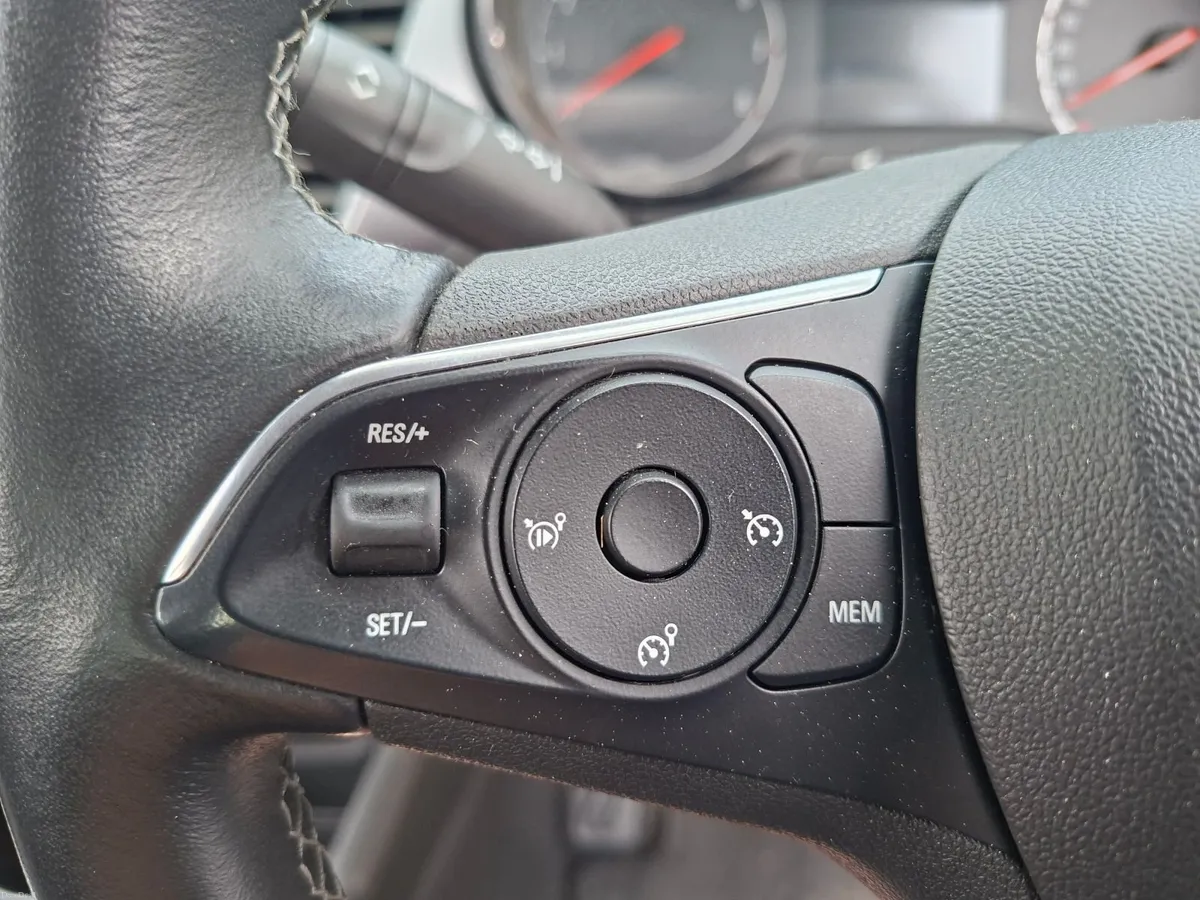 Opel Crossland X 2019 - Image 3