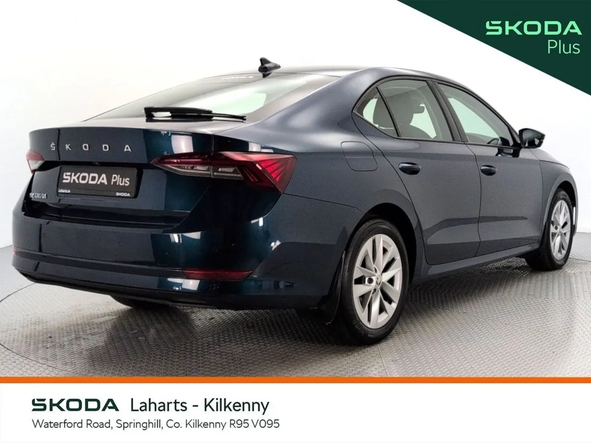 Skoda Octavia AMBITION 2.0TDI 115HP *REAR CAMERA*K - Image 3