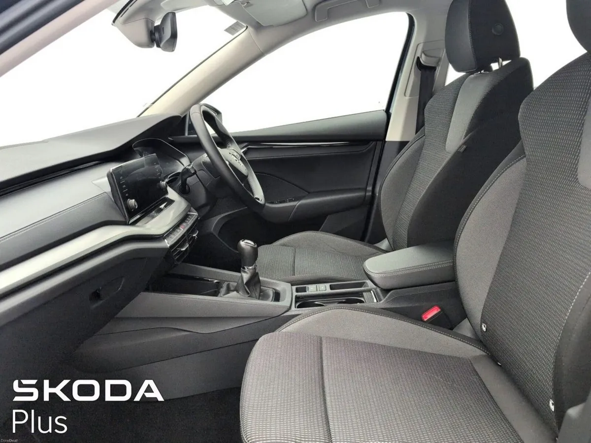Skoda Octavia AMBITION 2.0TDI 115HP *REAR CAMERA*K - Image 4