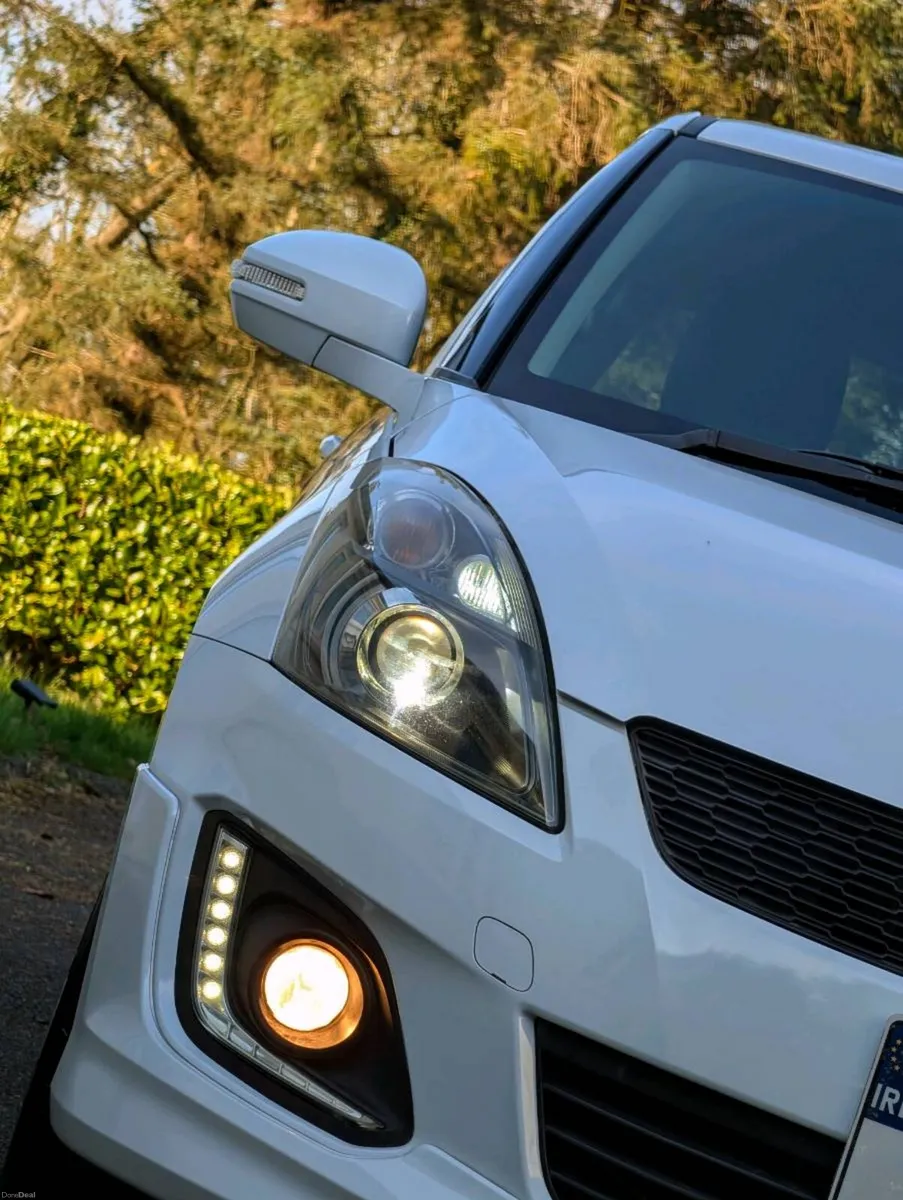 Suzuki Swift RS 1.2 Hybrid Automatic - Image 4