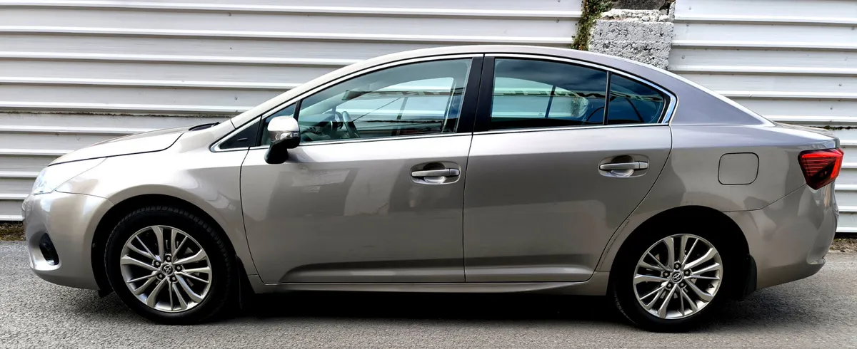 TOYOTA AVENSIS LUNA 2018 - Image 3