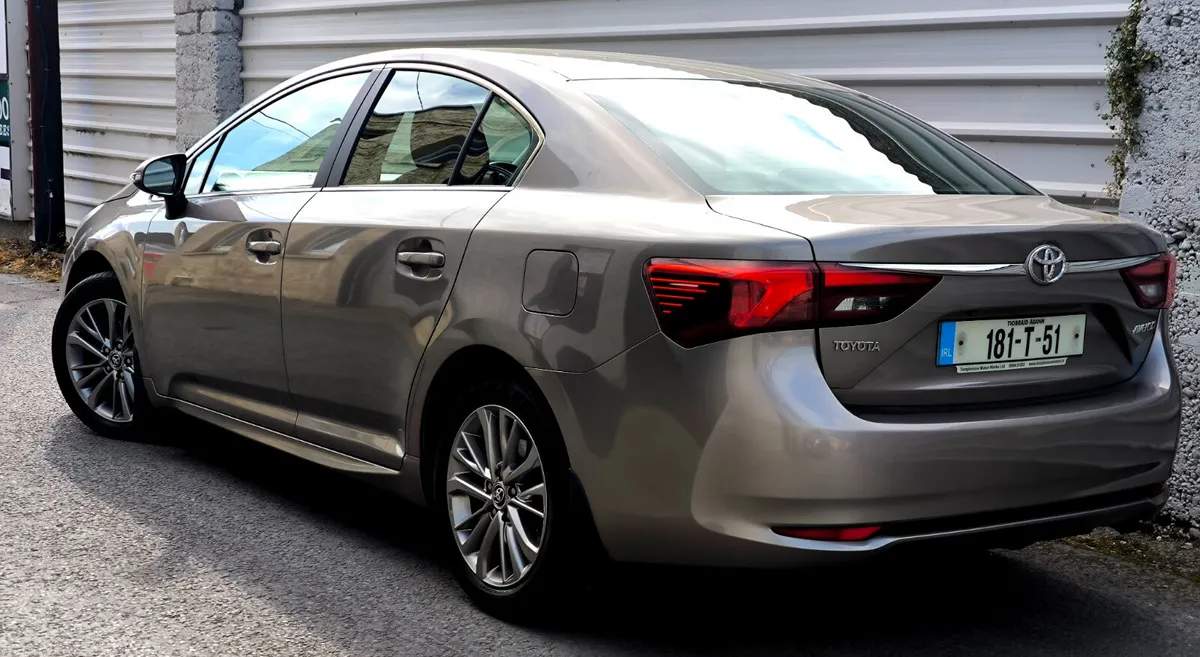 TOYOTA AVENSIS LUNA 2018 - Image 5
