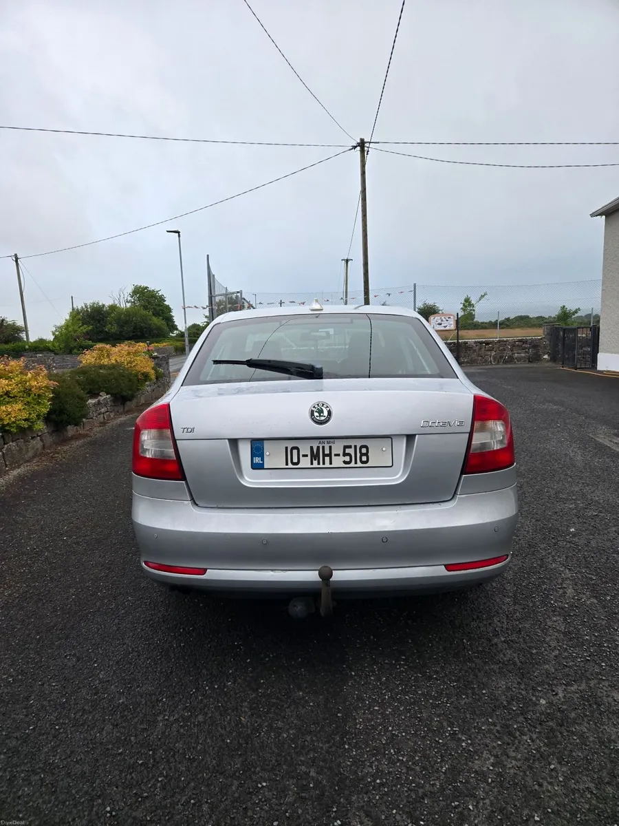 Skoda Octavia Elegance CR 1.6 2010 - Image 2