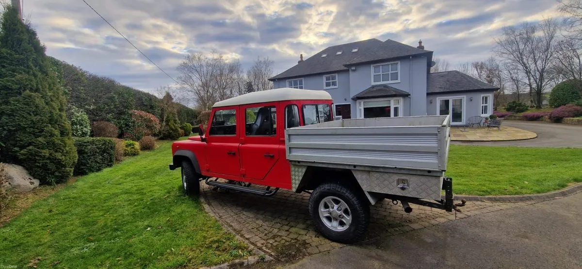 Land Rover Defender 2004 - Image 2