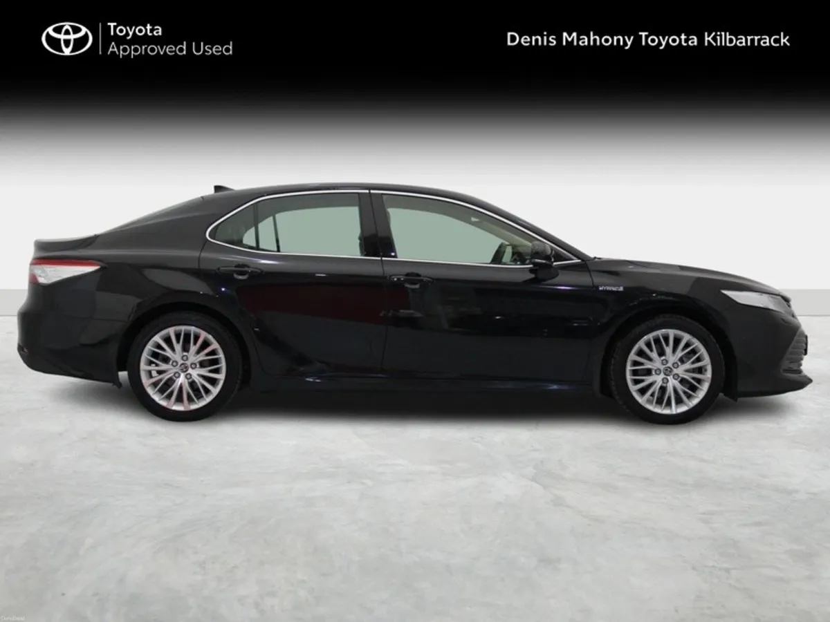 Toyota Camry HYBRID PLATINUM - Image 3