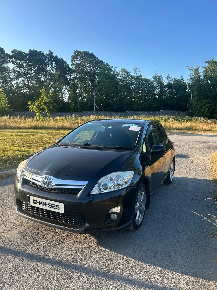Toyota Auris 2012 1.8L Hybrid - Image 1