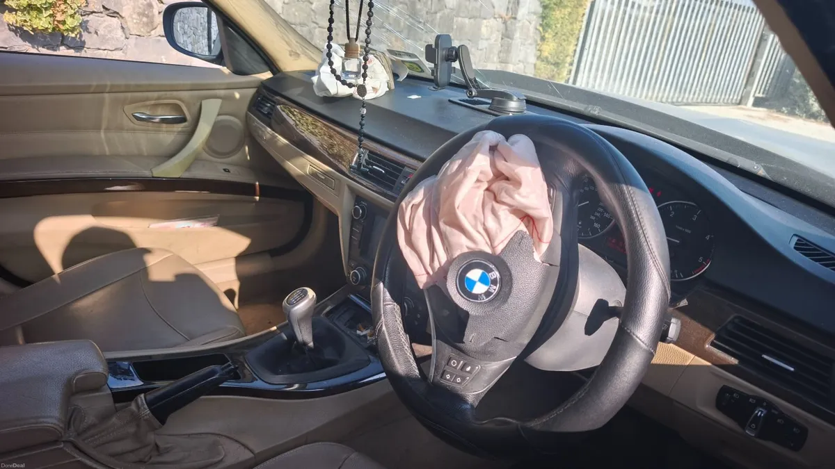 BMW 3-Series 2008 - Image 2