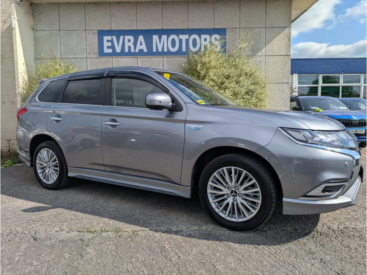 Mitsubishi Outlander PHEV G PLUS  2.4 PETROL HYBRI - Image 3