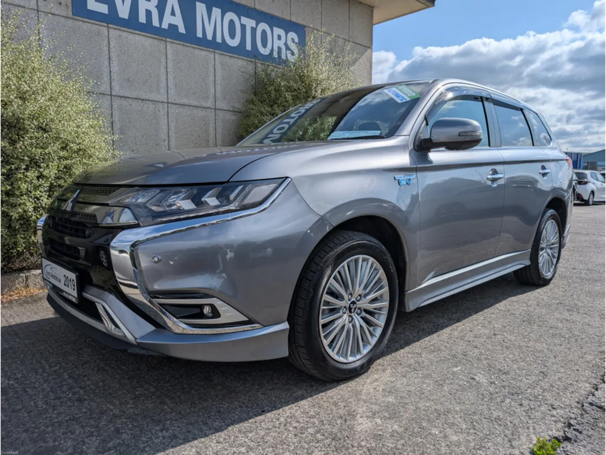 Mitsubishi Outlander PHEV G PLUS  2.4 PETROL HYBRI - Image 5