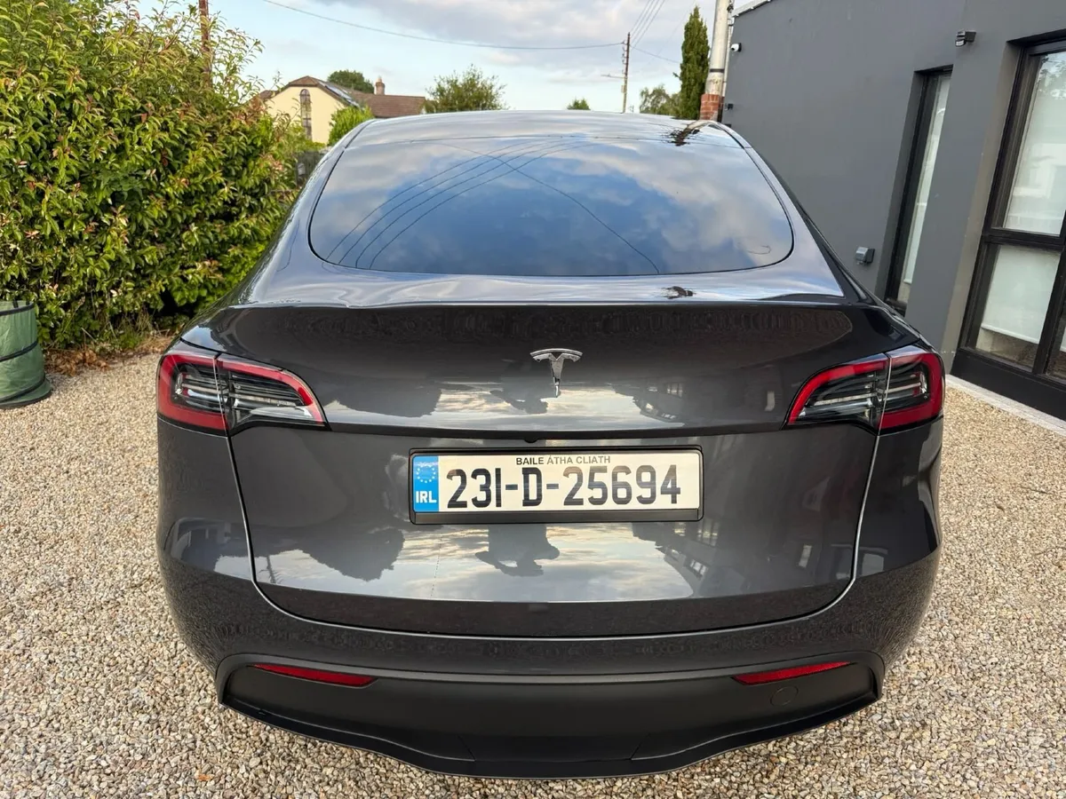Tesla Model Y 2023 RWD - Image 2