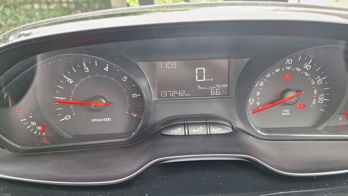 Peugeot 208 2014 - Image 2