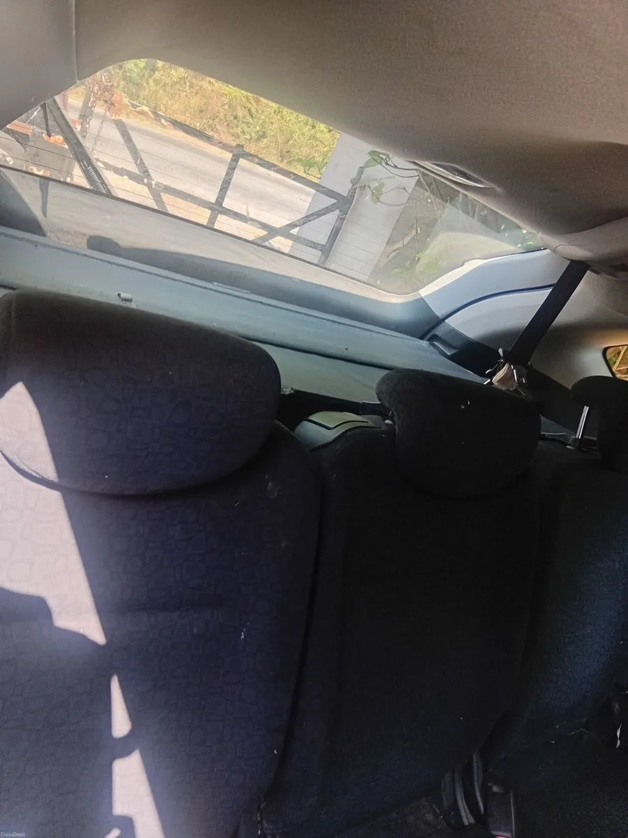 Honda FR-V 2005 - Image 2
