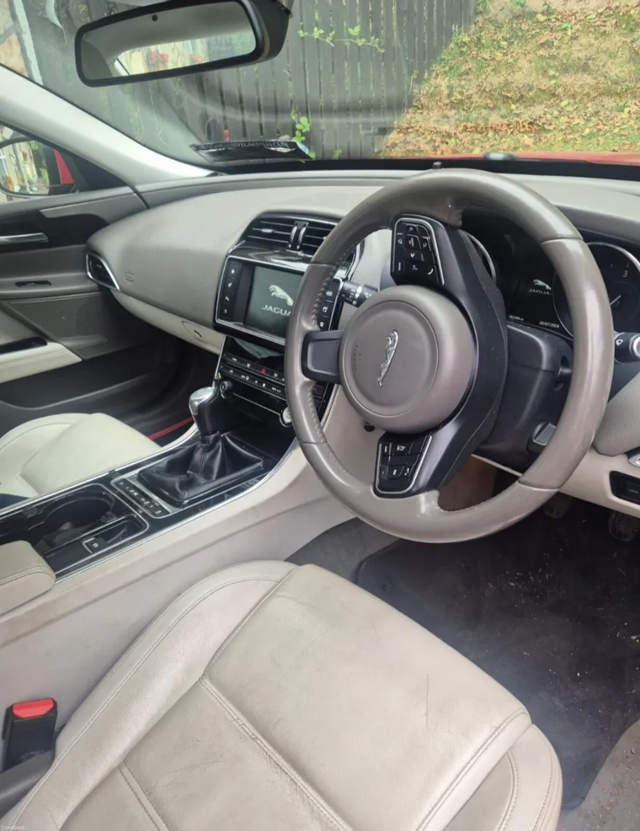 2016 Jaguar XE Prestige - Image 5