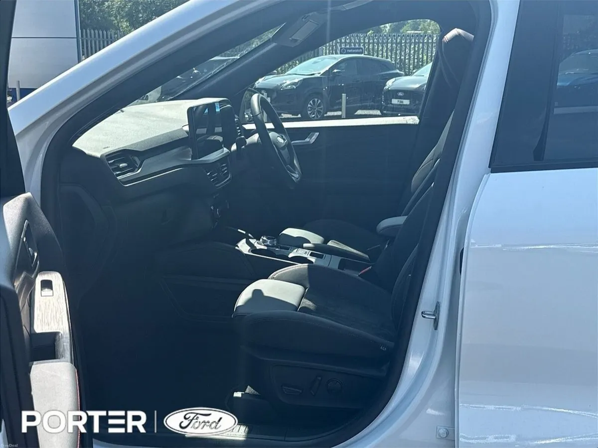 Ford Kuga 2.5 Duratec 225PS PHEV ST-Line X Auto - Image 4