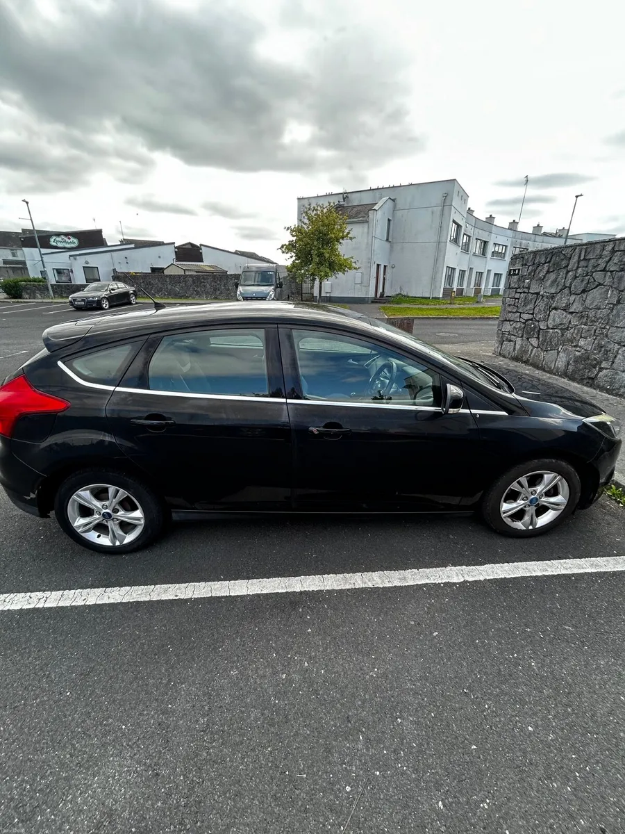 Ford Focus 2012 - Image 2