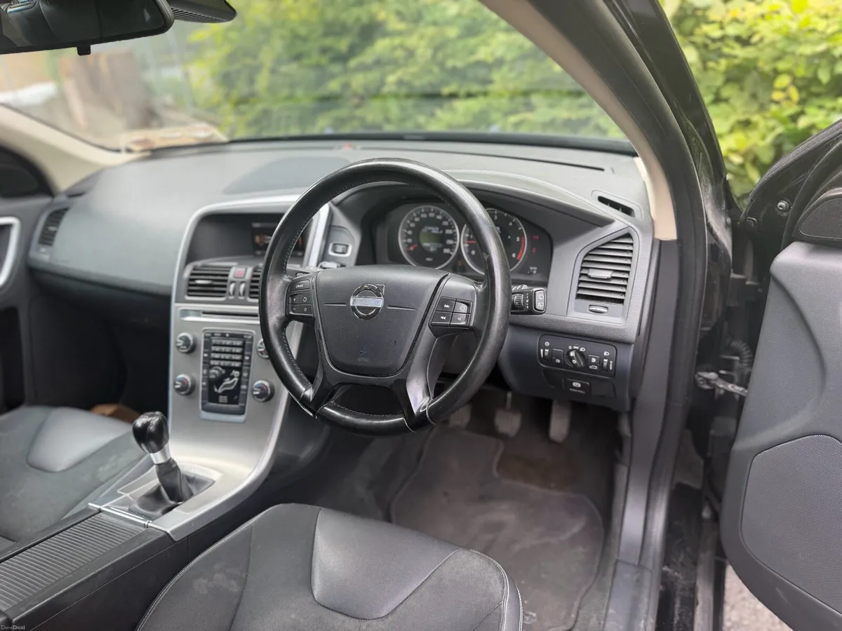 VOLVO XC 60 GREAT SERVICE HISTORY FRESH NCT - Image 6