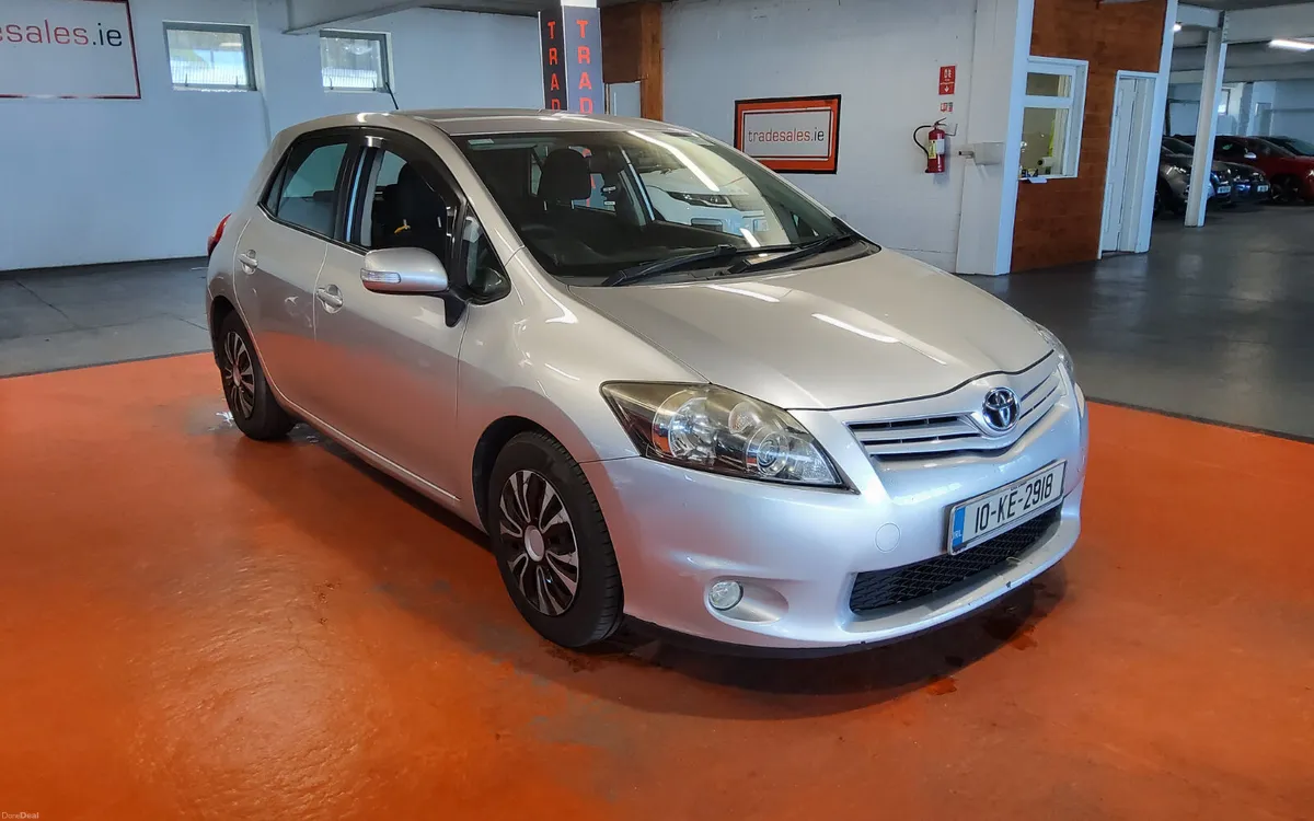 Toyota Auris 2010 - Image 1